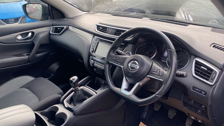 Nissan Qashqai 1.3 DiG-T N-Connecta 5dr Petrol Hatchback